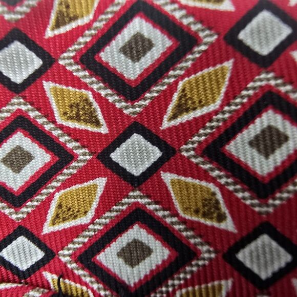 Clubfellow Italian 100% Silk Men's Tie Red Geometric on Red 57 x 4 Inch - Picture 6 of 6